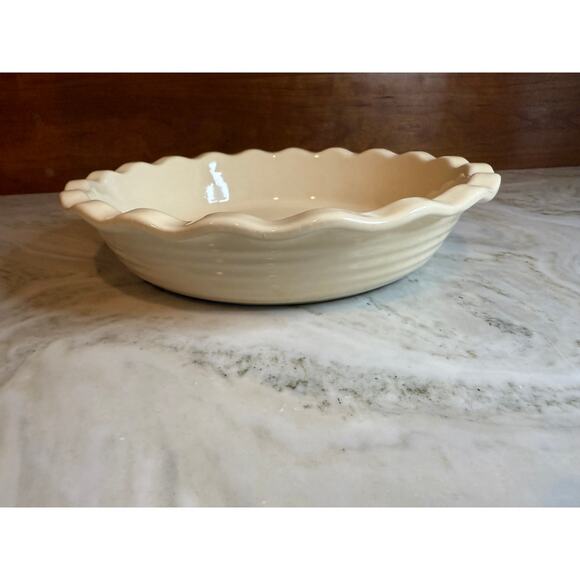 Emile Henry Williams Sonoma Ruffled Pie Dish Cream - Picture 1 of 6